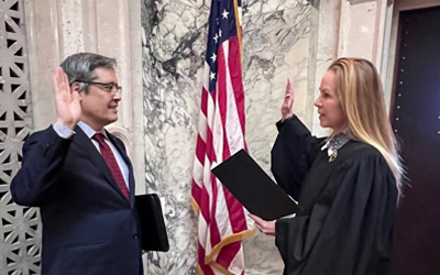 Wisconsin Supreme Court Chief Justice Annette Kingsland Ziegler administers the Attorney’s Oath to UW Law School Dean Daniel P. Tokaji in the Supreme Court Hearing Room Jan. 18.